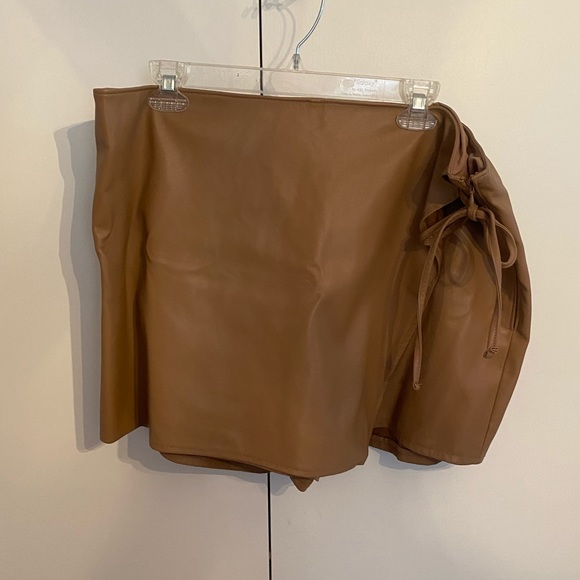 Abercrombie & Fitch Tan Mini Skirt - Picture 2 of 8